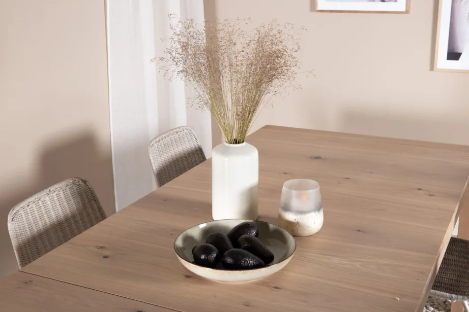 Pikendatav tammepuidust söögilaud Slider ning valge peitsiga rotangist toolid Cirebon, GR20740 – 9