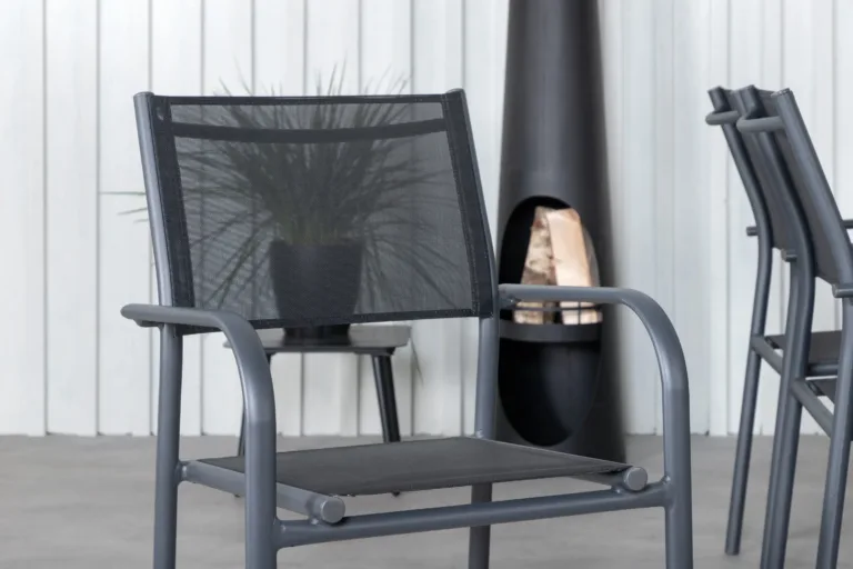 Akaatsiapuidust ja musta terasega aiakomplekt Khung – laud 200×100 cm ja virnastatavad Santorini toolid - GR21490