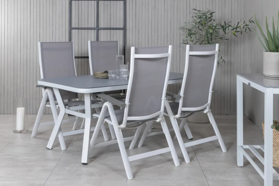 Virya ristkülikukujuline valge aiamööblikomplekt musta klaaslauaga, 4 reguleeritavat Albany tooli, GR21503 – 7
