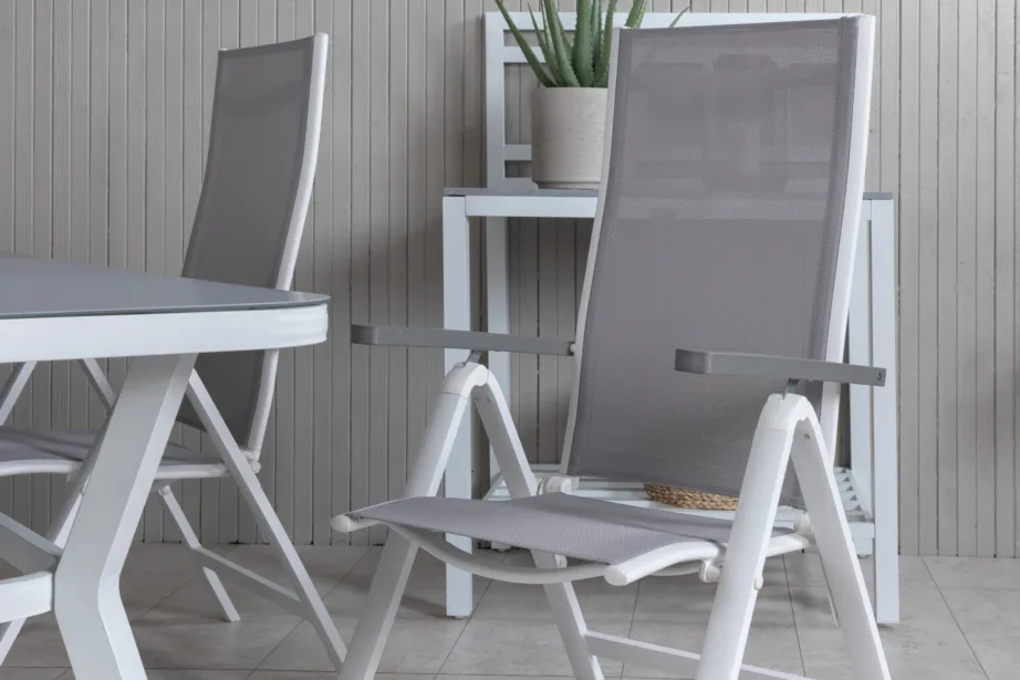 Virya ristkülikukujuline valge aiamööblikomplekt musta klaaslauaga, 4 reguleeritavat Albany tooli, GR21503 – 8