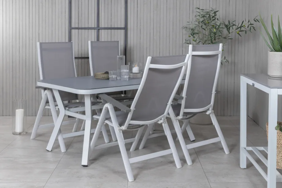 Virya ristkülikukujuline valge aiamööblikomplekt musta klaaslauaga, 4 reguleeritavat Albany tooli, GR21503 – 10