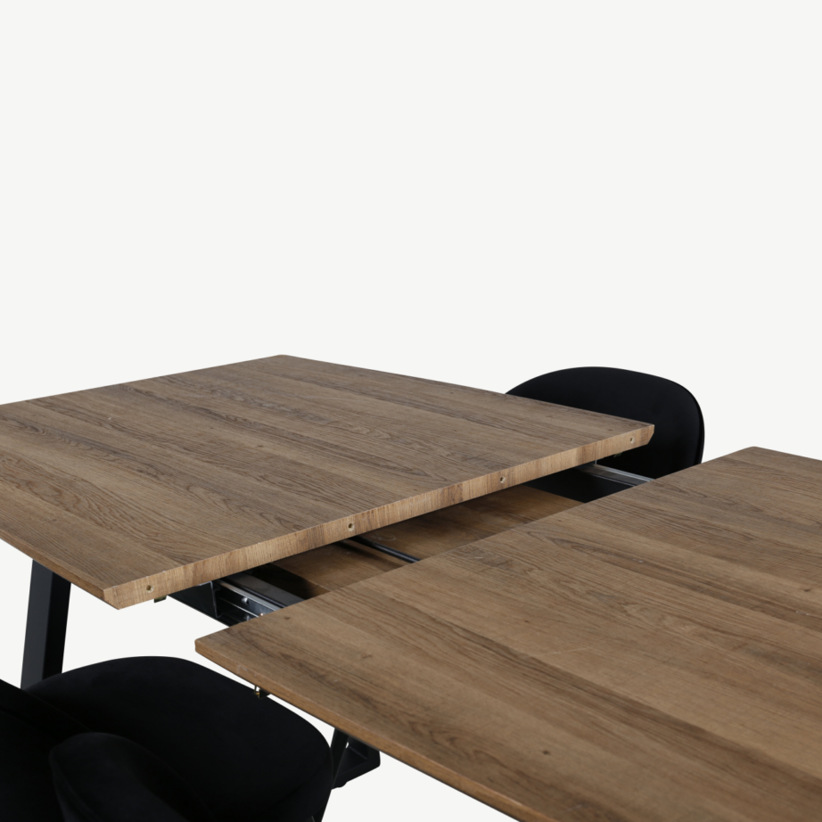 Pähklitooni pikendatav söögilaud Inca ja musta velvetkattega tool, GR22001 – 6