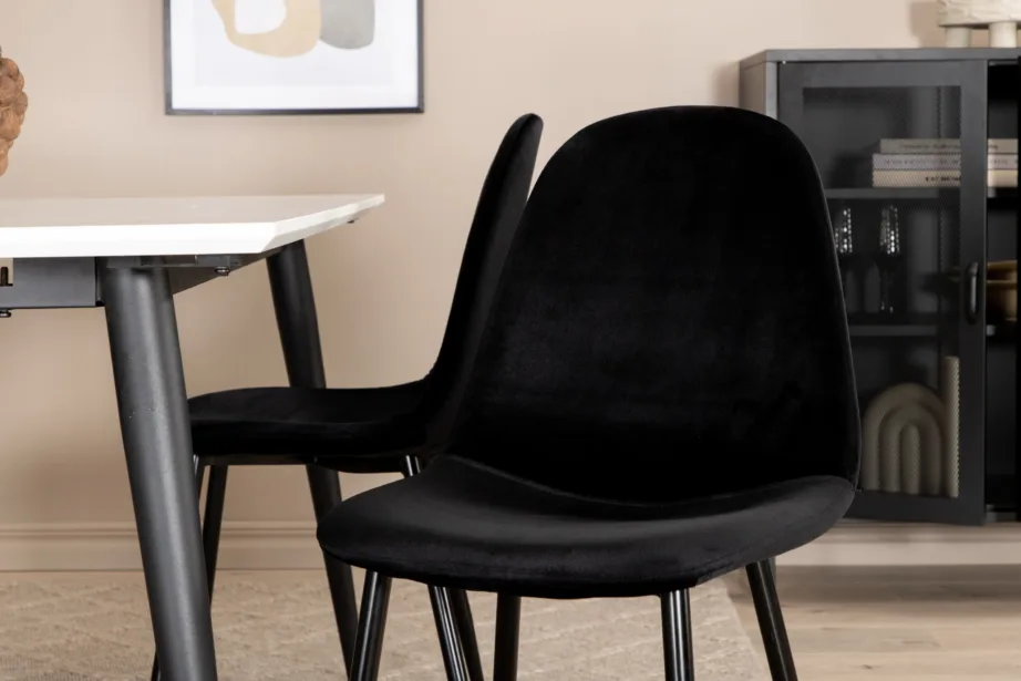 Skandinaavia stiilis pikendatav söögilaud Jimmy ja mustad velvetist toolid Polar, GR22076 – 9