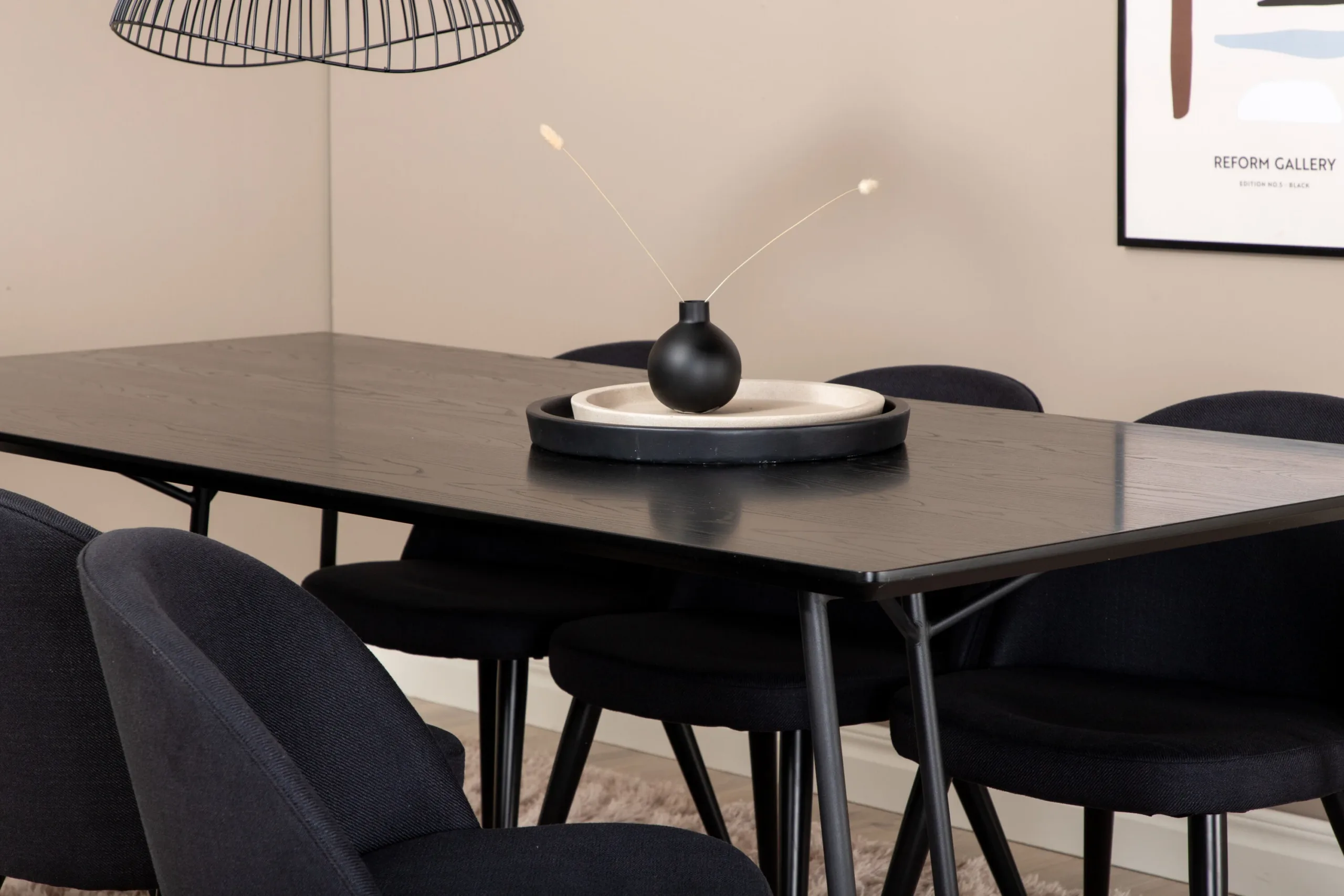 Must söögilauakomplekt Petra (laud 190x90 cm, 6 musta sametist tooli) - GR22103