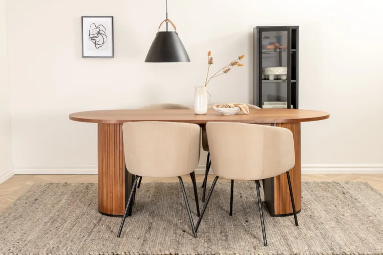 Ovaalne söögilaud Bianca (pähklivineer, 200x90 cm) ja 4 beeži polsterdatud Berit tooli - GR22190