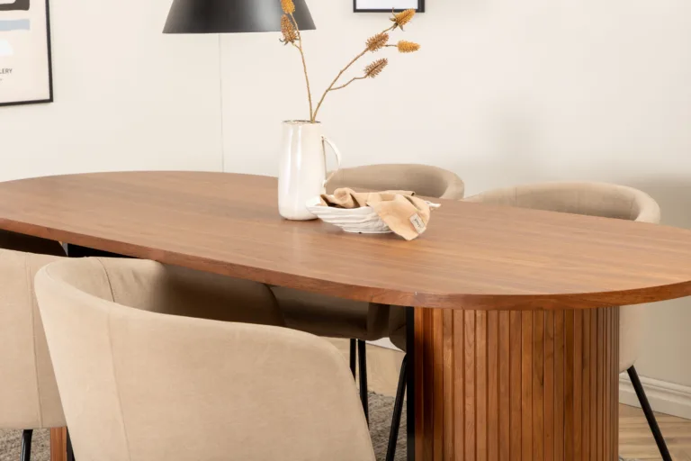 Ovaalne söögilaud Bianca (pähklivineer, 200x90 cm) ja 4 beeži polsterdatud Berit tooli - GR22190