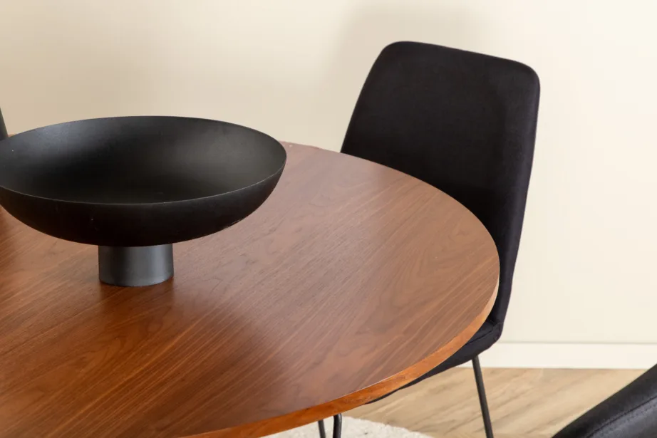 Ümmargune söögilaud Bianca (pähklispoon, ø110cm) ja mustad Muce söögitoolid, GR22217 – 9