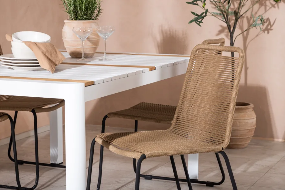 Togo aiaga söögilaud (valge alumiinium, tiigipuit, 150x90cm) ja Lindos toolid (beež köis, must terasraam), GR22746 – 10