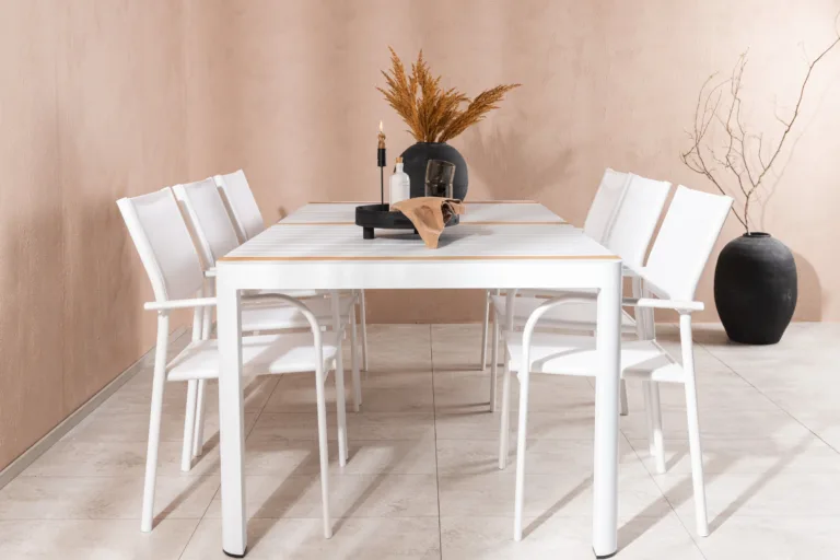 Togo aiaköögi söögilaud (valge/tiigipuu, 200×100 cm) ja Santorini virnastatavad toolid (valge alumiinium, tekstiilne iste) - GR22756