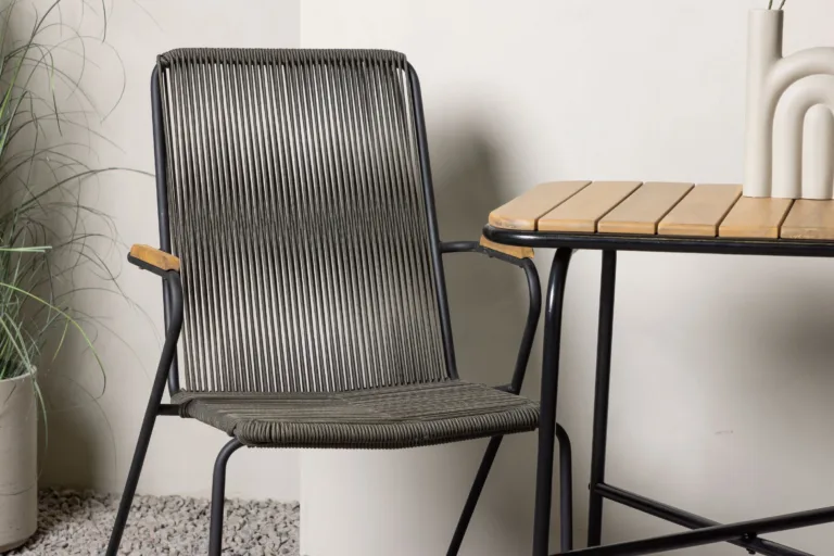 Ristkülikukujuline terrassimööbli komplekt Holmbeck (akaatsiapuit, must teras, 2 tooli) - GR23385