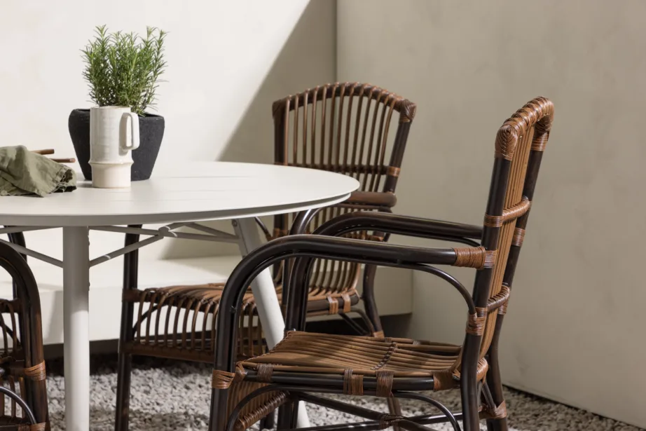 Ümmargune söögilaua komplekt Lina – beež alumiiniumlaud ja 4 pruuni punutud Galera tooli, GR23428 – 9