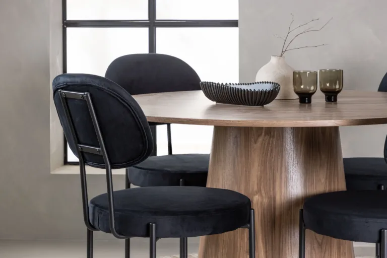 Ümmargune söögilauakomplekt Lanzo (MDF, ø120 cm) ja mustad samettoolid Stella - GR23565