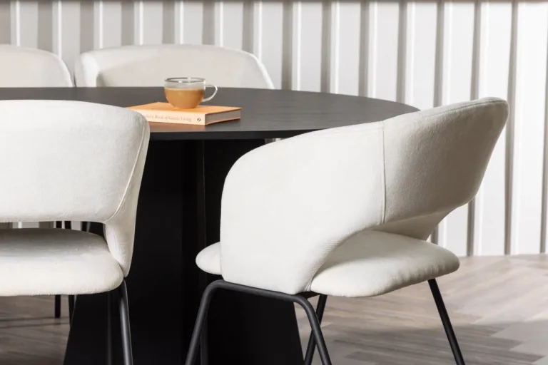Ovaalne söögilauakomplekt Bootcut musta MDF lauaplaadiga ja Day murdvalgete polsterdatud toolidega (6 tk) - GR23769