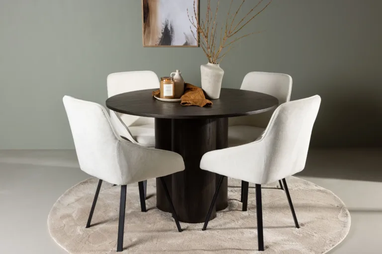 Ümmarguse mokkavärvi söögilaua Olivia (⌀110 cm) ja beežide täispolsterdatud söögitoolide Rosie komplekt - GR23814