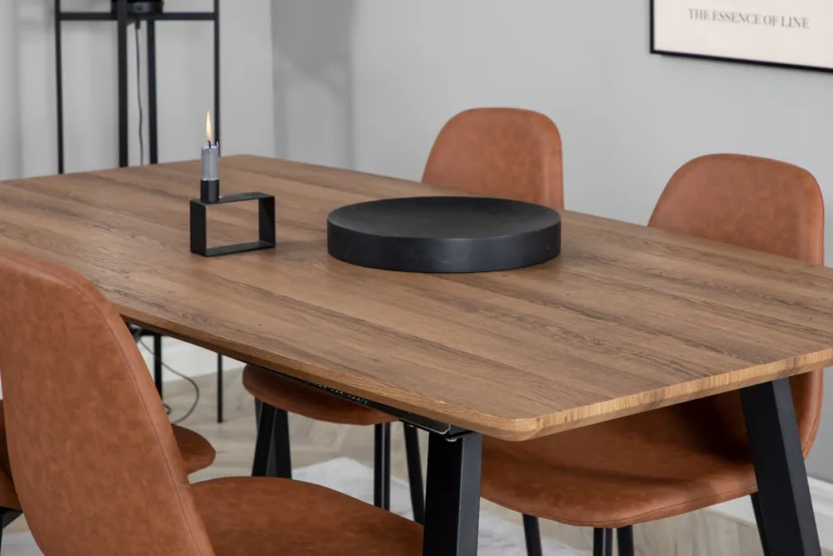 Pähklitooni ristkülikukujuline söögilauakomplekt Inca nelja pruuni PU-kattega tooliga, GR550 – 9