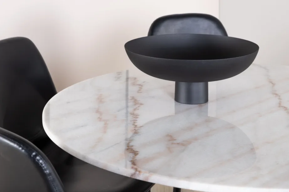 Estelle ümmargune marmorlauaga söögilaud ja mustad Polar PU-kattega toolid, GR599 – 5