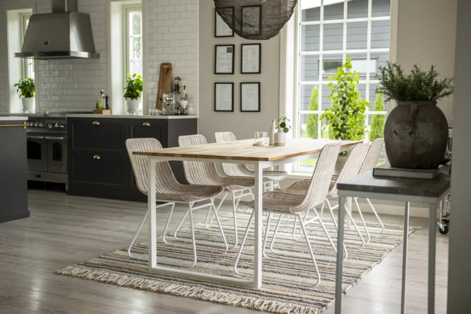 Tiigipuust ristkülikukujuline söögikomplekt Cirebon (200×90 cm, 6 valget rotangist tooli), GR814 – 4