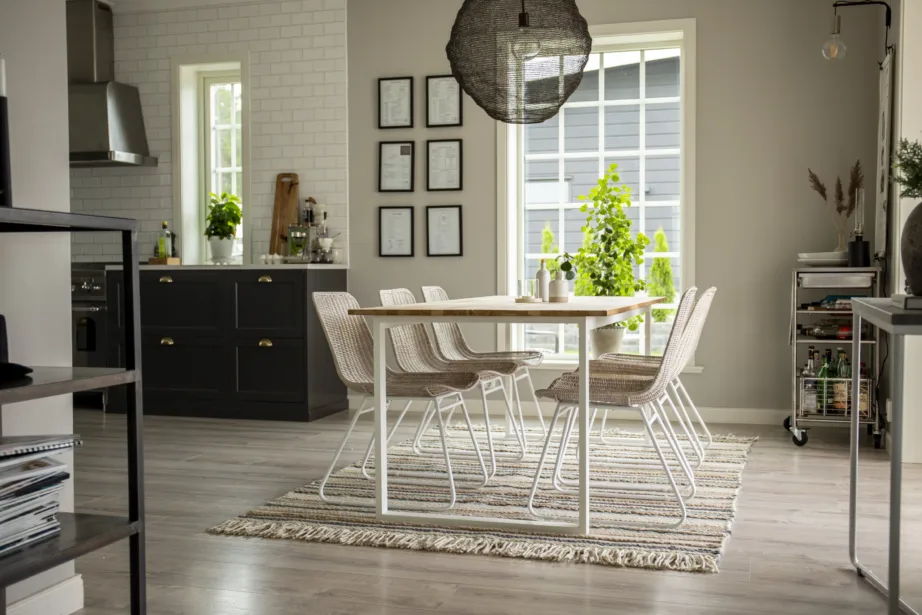 Tiigipuust ristkülikukujuline söögikomplekt Cirebon (200×90 cm, 6 valget rotangist tooli), GR814 – 5