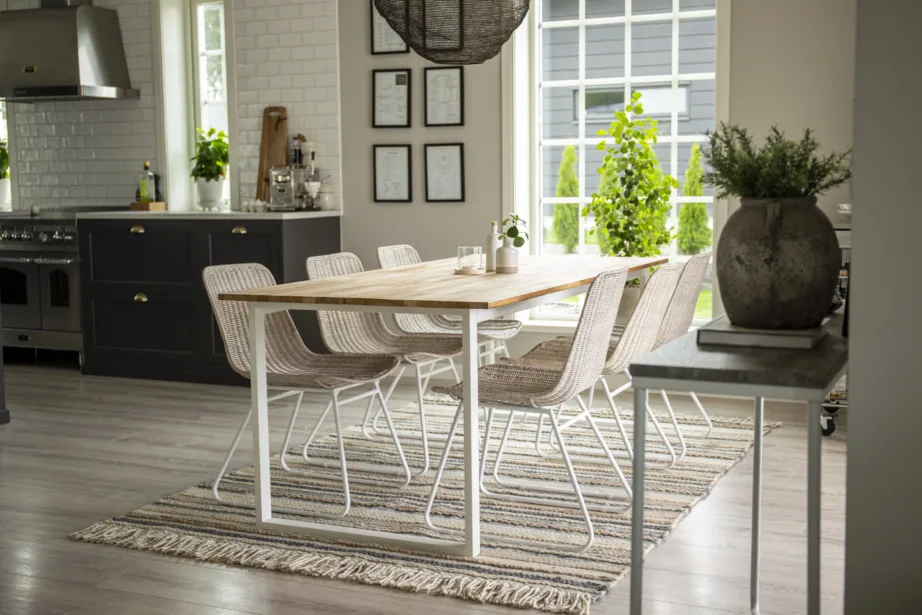 Tiigipuust ristkülikukujuline söögikomplekt Cirebon (200×90 cm, 6 valget rotangist tooli), GR814 – 6