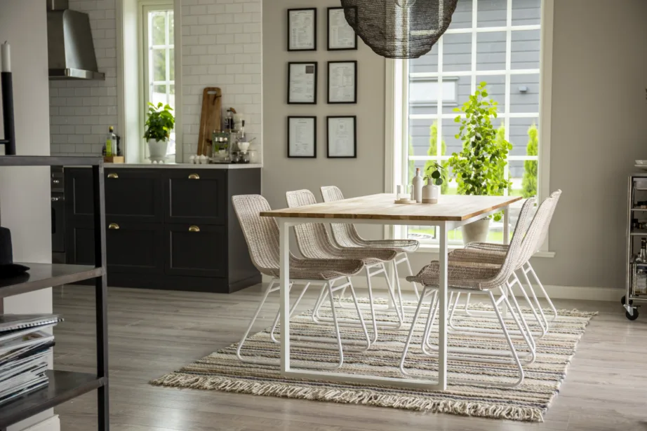 Tiigipuust ristkülikukujuline söögikomplekt Cirebon (200×90 cm, 6 valget rotangist tooli), GR814 – 11