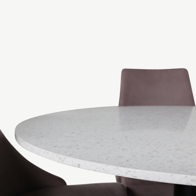 Razzia ümmargune terrazzo söögilaud ja tolmuroosad Leone toolid (valge terrazzo, mustad jalad) - GR856