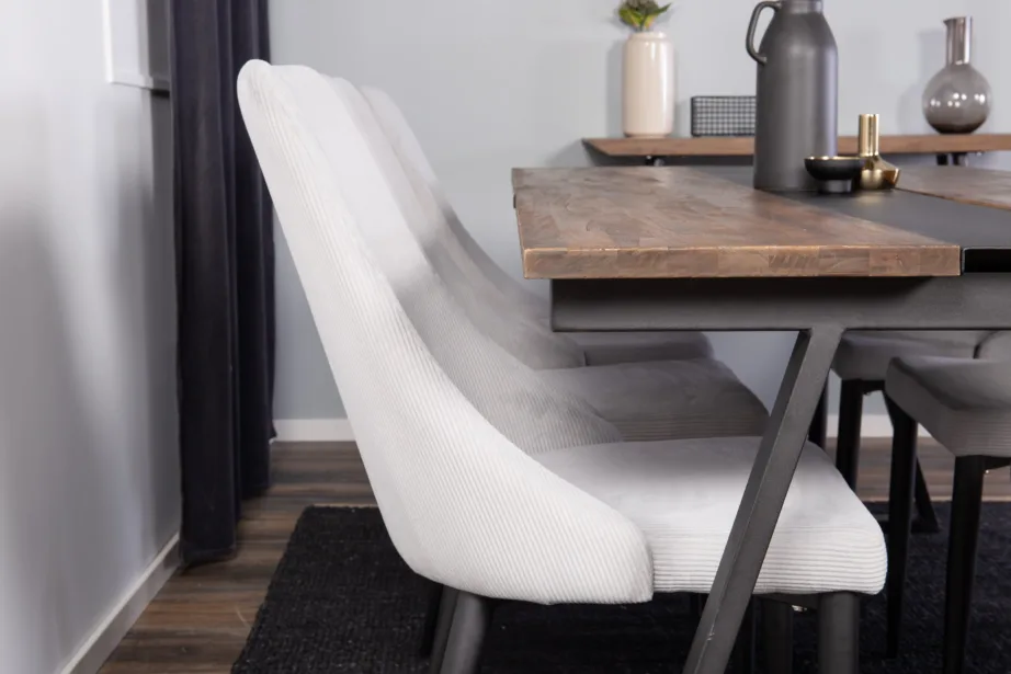 Jakarta tiigipuust söögilaud kuue helehalli bukleetooliga (mustad terasjalad), GR884 – 7