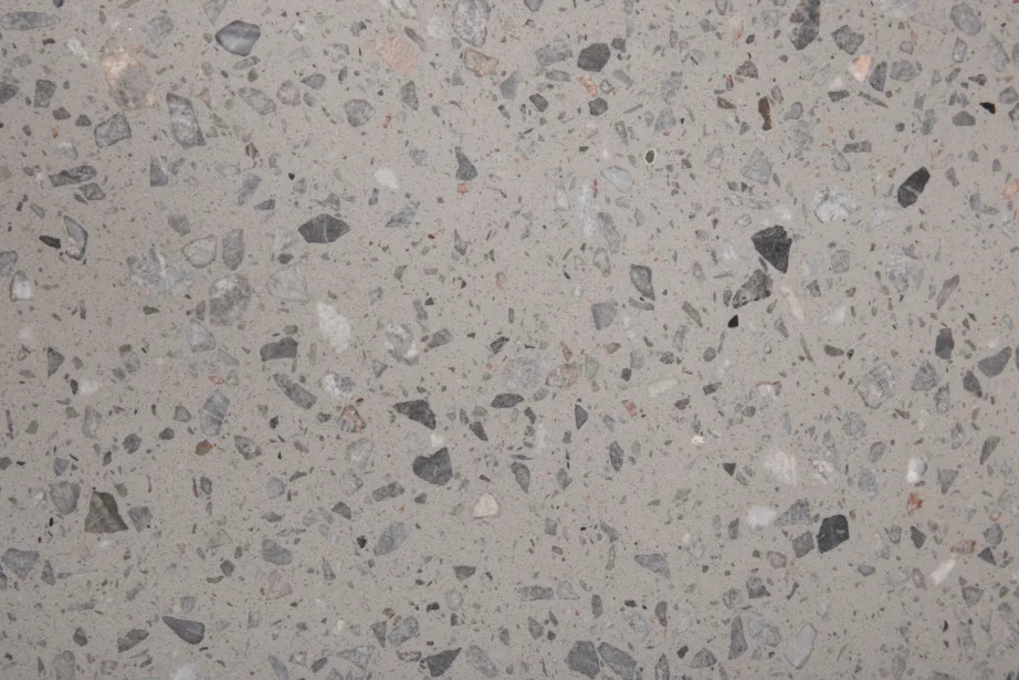 Ümmarguse terrazzo söögilaua ja tolmuroosa bukleekangaga toolide komplekt Razzia, GR934 – 12