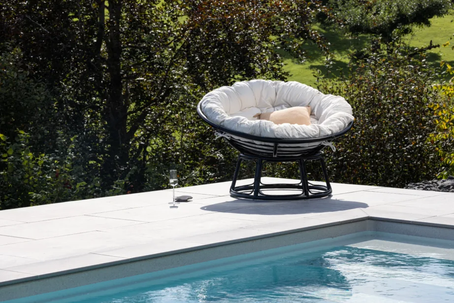 Hele polüesterpadjaga must rotangist lounge-tool Bonnie (115 × 101 × 91 cm), 8184-100 – 13