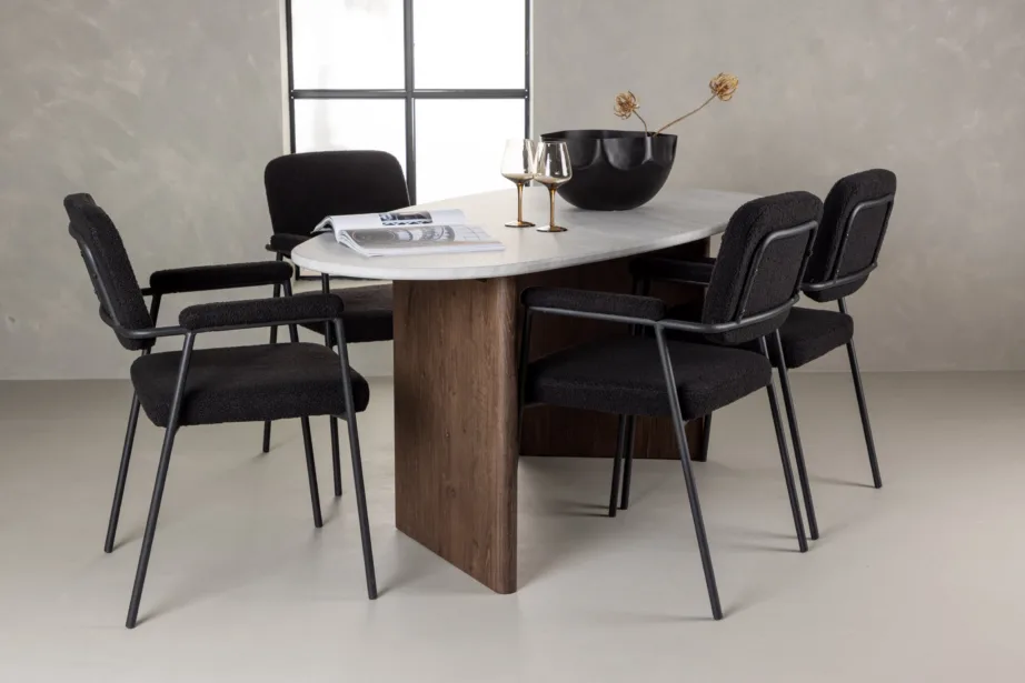 Helehall ovaalne söögilaud Grönvik ja mustad buklee-kangaga toolid Yesterday, GR23490 – 5