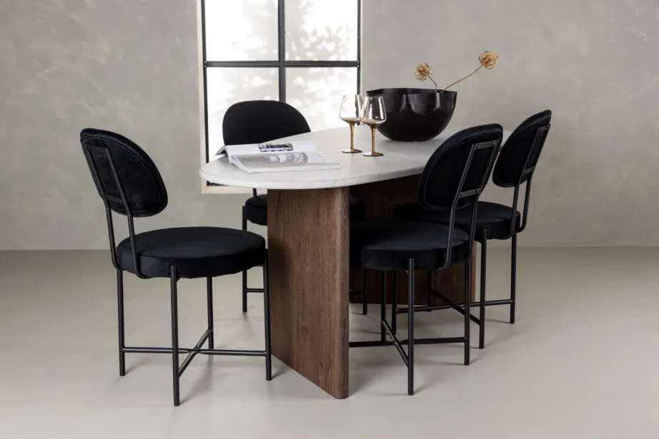 Helehall ovaalne söögilaud Grönvik ja mustast velvetist söögitool Stella, GR23491 – 5