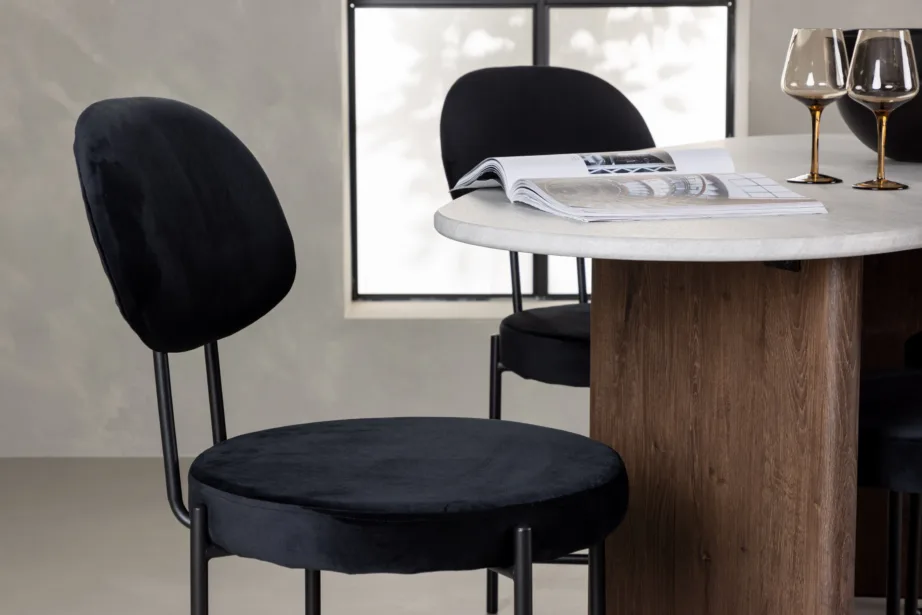 Helehall ovaalne söögilaud Grönvik ja mustast velvetist söögitool Stella, GR23491 – 6