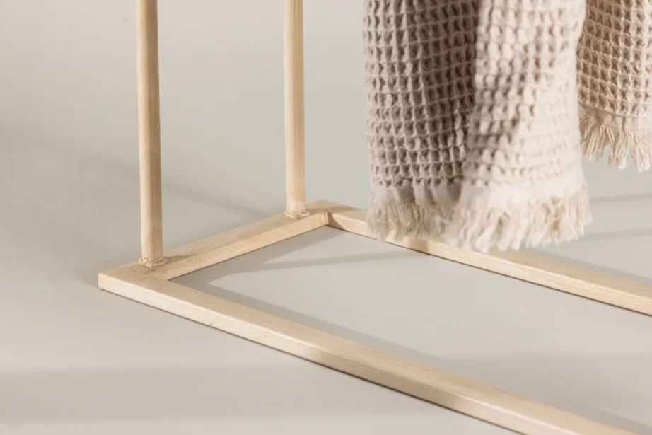 Kahe tasapinnaga valge peitsiga terasest riidehoidja Alva, 59164-130 – 10