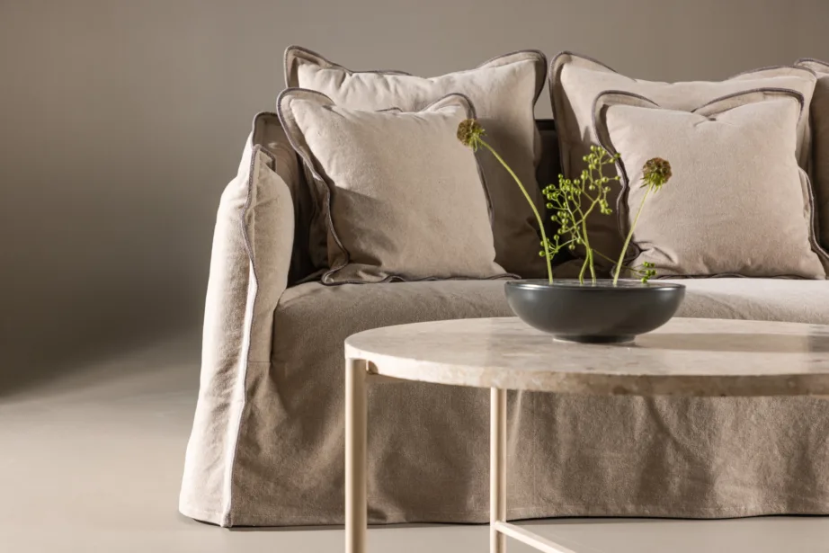 Kolmekohaline puuvillakattega diivan Oskarshamn (beežikaspruun, mustad puidust jalad), 61799-103 – 8