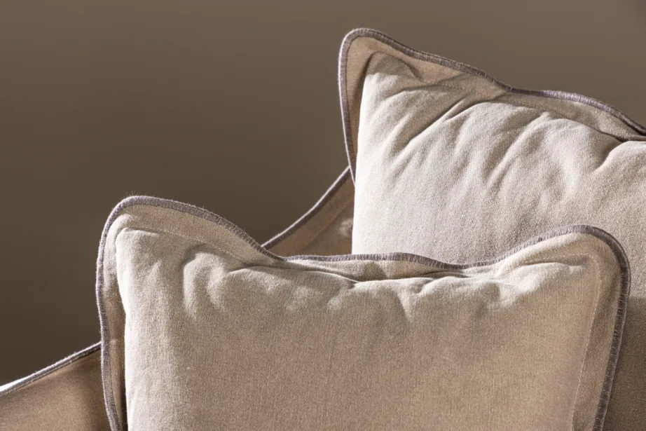 Kolmekohaline puuvillakattega diivan Oskarshamn (beežikaspruun, mustad puidust jalad), 61799-103 – 12