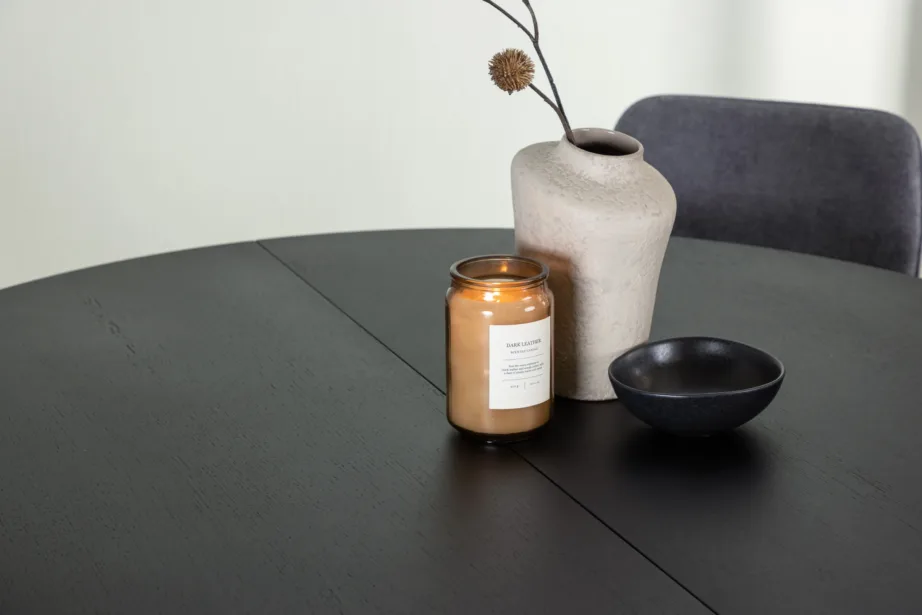 Laiendatav ümmargune söögilaud Matilda ja hall polsterdatud tool Rosie (must MDF, diameeter 130 cm), GR23534 – 7