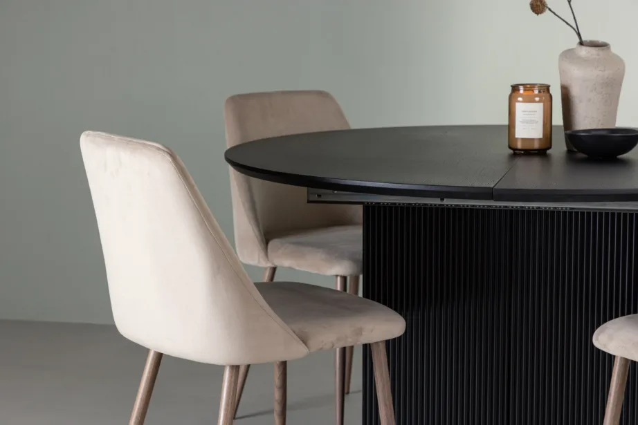 Laiendatav ümmargune söögilaud Matilda ja pruunid Night söögitoolid (4 tk), must MDF, pähklitooni detailid, GR23539 – 6