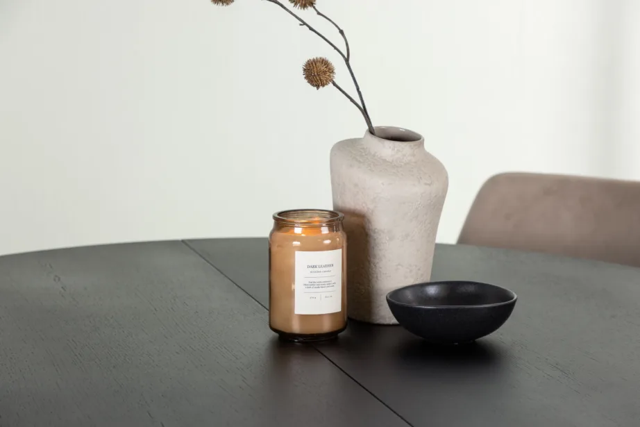 Laiendatav ümmargune söögilaud Matilda ja pruunid Night söögitoolid (4 tk), must MDF, pähklitooni detailid, GR23539 – 7