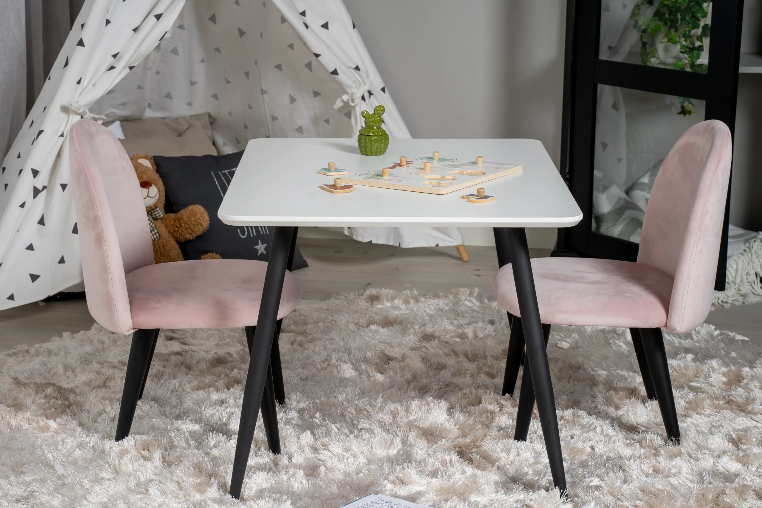 Laste söögikomplekt Polar – valge MDF laud ja roosad velvetist toolid - GR24156