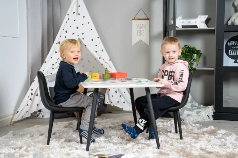 Laste söögilaud ja toolid Polar (valge MDF, must PU) - GR24151
