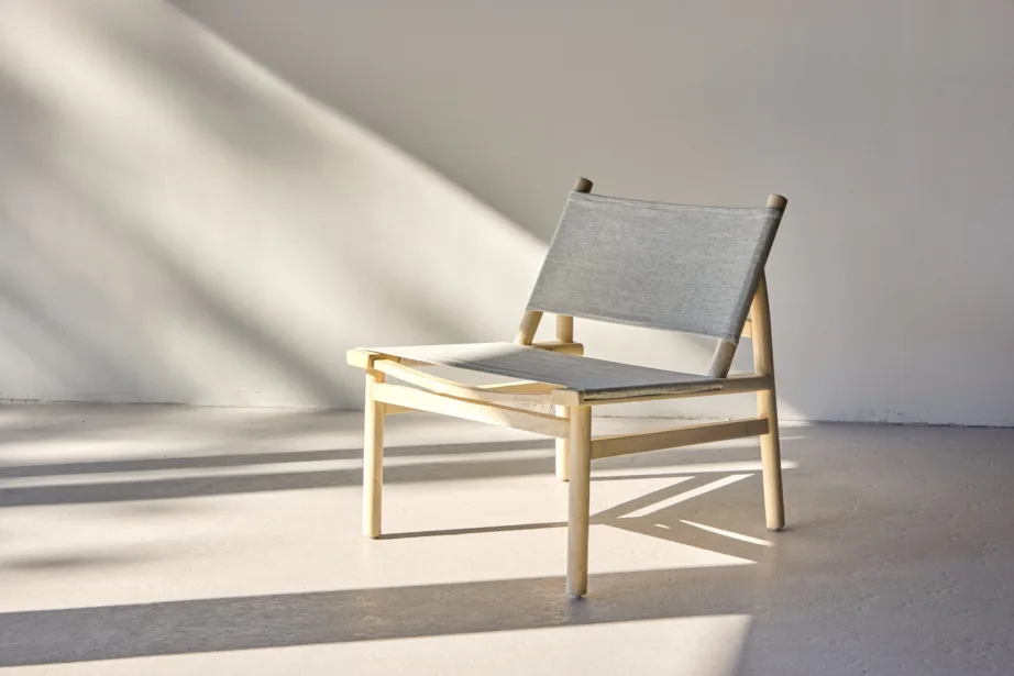 Looduslikust mangopuust ja halli polüesterkattega lounge-tugitool Millo, 62101-107 – 13