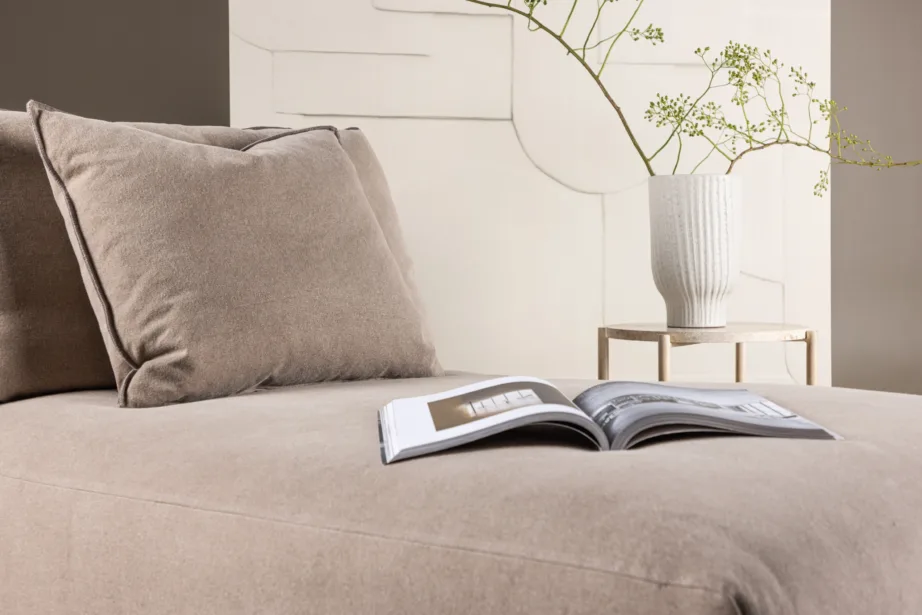 Malö päevavoodi (pruun linane kangas, mustad jalad), 61802-340 – 11