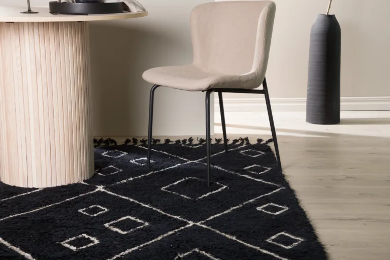 Must-valge geomeetrilise mustriga villavaip David 230x160 cm - 16095-108