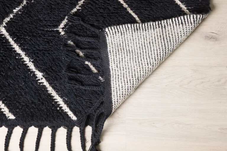 Must-valge geomeetrilise mustriga villavaip David 230x160 cm - 16095-108