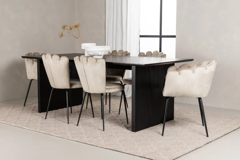 Must MDF söögilaud Vail ja beežid velvetist söögitoolid Limhamn - GR22957