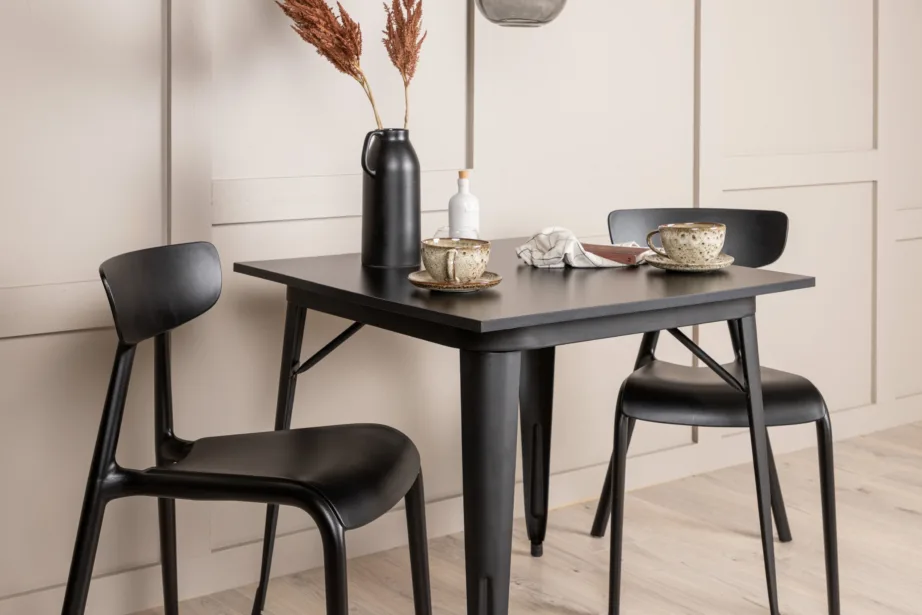 Must söögilaud Tempe ja 2 Ursholmeni plasttooli (80×80 cm), GR23011 – 9