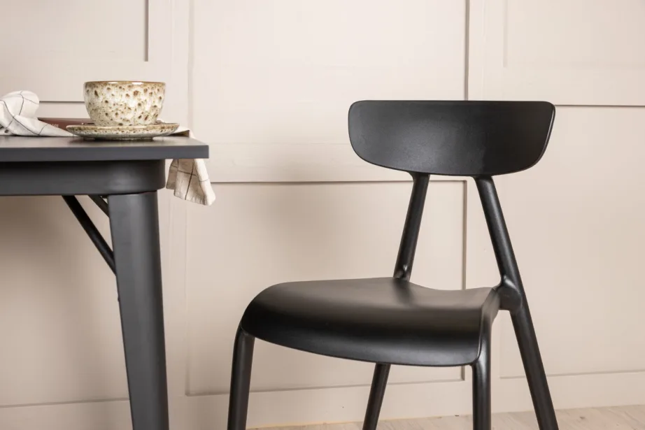 Must söögilaud Tempe ja 2 Ursholmeni plasttooli (80×80 cm), GR23011 – 10