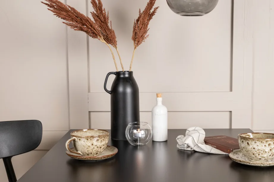 Must söögilaud Tempe ja 2 Ursholmeni plasttooli (80×80 cm), GR23011 – 11