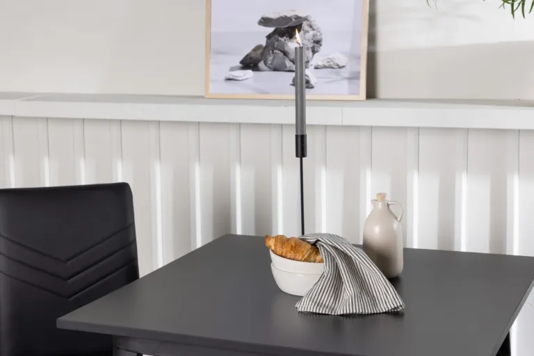 Must söögilaud Tempe ja Lily kunstnahast tool (80x80cm) - GR23893
