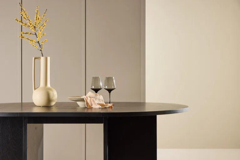 Must tammevineeriga ümar söögilaud Strada (120 cm) - 61993-100