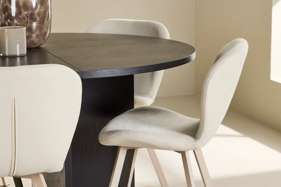 Ümmargune pikendatav söögilauakomplekt Strada: must laud ja 6 beeži Lilja tooli, GR24736 – 9